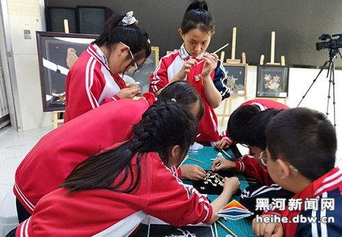 制作麥秸畫(huà)太有趣了